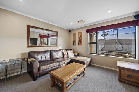 Photo of property in 10 Mervyn Kemp Drive, Tawa, Wellington, 5028