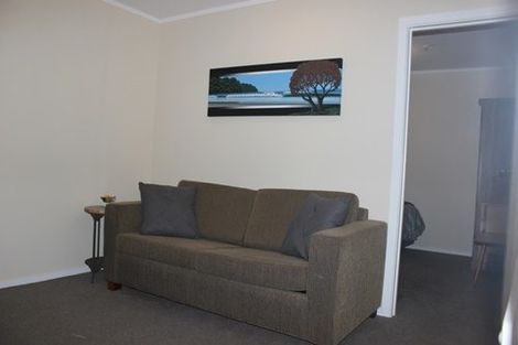 Photo of property in 1/179 Carlisle Road, Northcross, Auckland, 0632