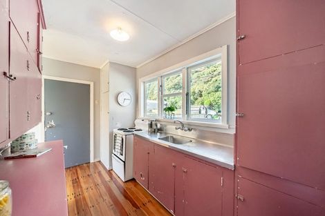 Photo of property in 77 Eastern Hutt Road, Taita, Lower Hutt, 5019