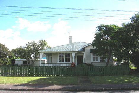 Photo of property in 24 Graham Avenue, Te Atatu Peninsula, Auckland, 0610