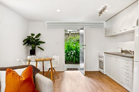 Photo of property in 24/73 Princes Street, Northcote Point, Auckland, 0627