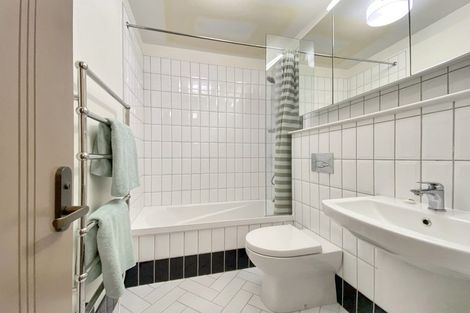 Photo of property in 102/3 Roxburgh Street, Mount Victoria, Wellington, 6011