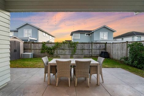 Photo of property in 22 Couldrey Crescent, Red Beach, 0932