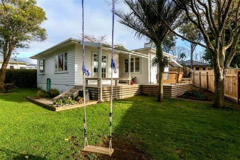 Photo of property in 33 Omata Road, Marfell, New Plymouth, 4310