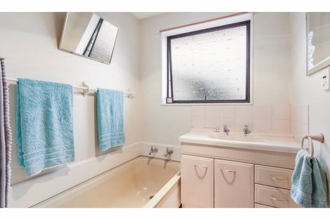 Photo of property in 1/40 Sarabande Avenue, Redwood, Christchurch, 8051