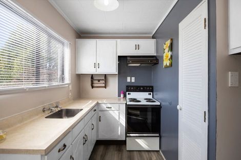 Photo of property in 35 Collins Road, Melville, Hamilton, 3206