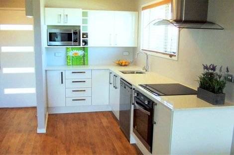 Photo of property in 2/34 Blacklock Avenue, Henderson, Auckland, 0612