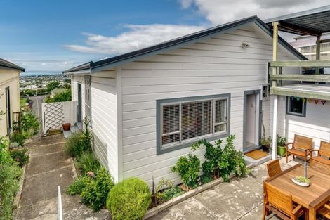 Photo of property in 22 Colenso Avenue, Hospital Hill, Napier, 4110