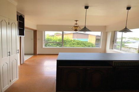 Photo of property in 22 Holdaway Avenue, Northcote, Auckland, 0627