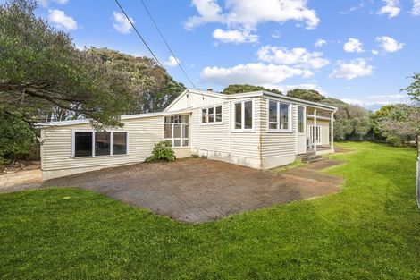 Photo of property in 325 Te Horo Beach Road, Te Horo Beach, Otaki, 5581