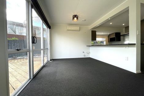 Photo of property in 15 Dalwhinnie Parade, Highland Park, Auckland, 2010