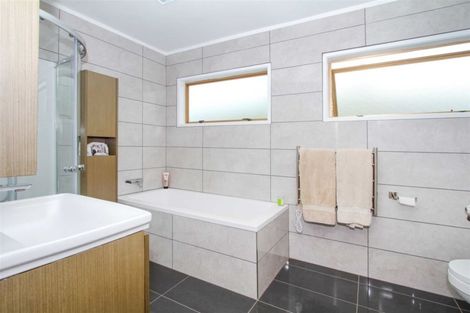 Photo of property in 13a Bay Street, Red Beach, 0932