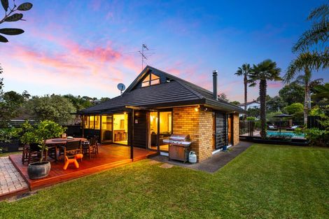 Photo of property in 5 Crestview Place, Browns Bay, Auckland, 0630