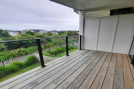 Photo of property in 4/60 Hayfield Way, Karaka, Papakura, 2580