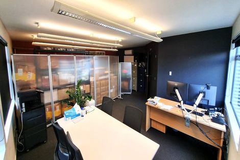 Photo of property in 1/108 Lincoln Road, Henderson, Auckland, 0610