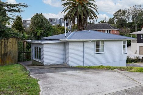 Photo of property in 17 Hutchinson Avenue, New Lynn, Auckland, 0600