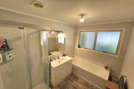 Photo of property in 235 Heta Road, Merrilands, New Plymouth, 4312