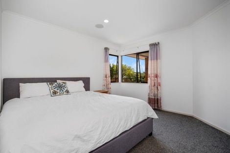 Photo of property in 14 Meadowviews Drive, Welcome Bay, Tauranga, 3112