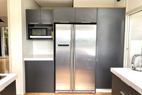 Photo of property in 8 Arapito Road, Titirangi, Auckland, 0604