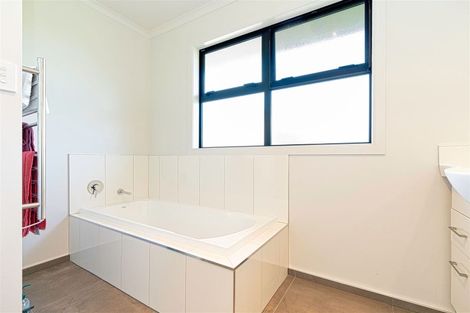 Photo of property in 9 Tullahoma Way, Ohau, Levin, 5570