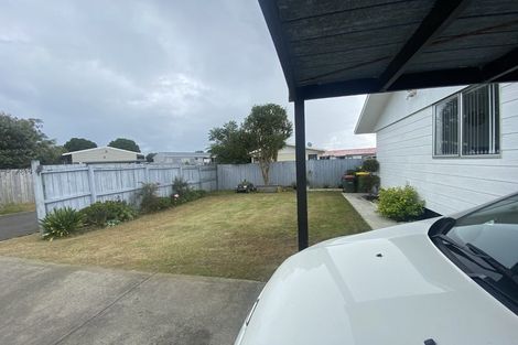 Photo of property in 2/18 Kennington Drive, Clendon Park, Auckland, 2103