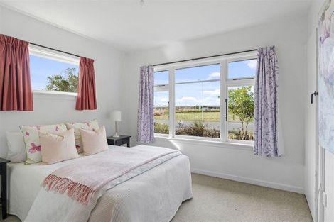 Photo of property in 17 Grimseys Road, Redwood, Christchurch, 8051