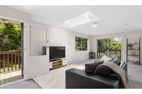 Photo of property in 8 Limmer Place, Browns Bay, Auckland, 0632