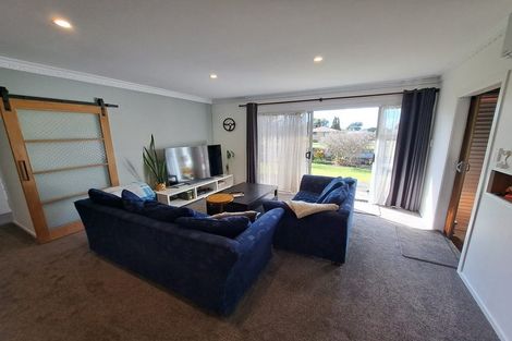 Photo of property in 97 Broadway, Waitara, 4320