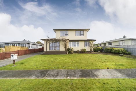 Photo of property in 27 Galway Avenue, Hokowhitu, Palmerston North, 4410