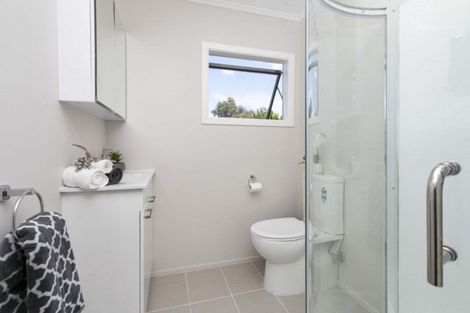 Photo of property in 40 Challen Close, Conifer Grove, Takanini, 2112