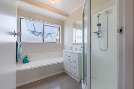 Photo of property in 105 Moire Road, West Harbour, Auckland, 0618
