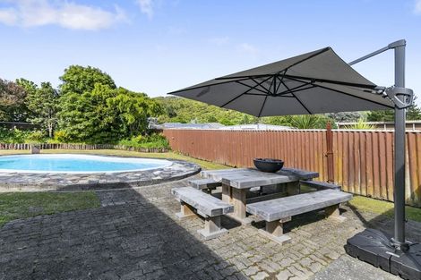 Photo of property in 16 Hinau Grove, Wainuiomata, Lower Hutt, 5014