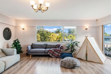 Photo of property in 14 Jonathan Place, Sunnynook, Auckland, 0620