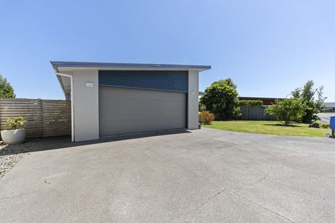 Photo of property in 5d Tui Grove, Oakura, 4314