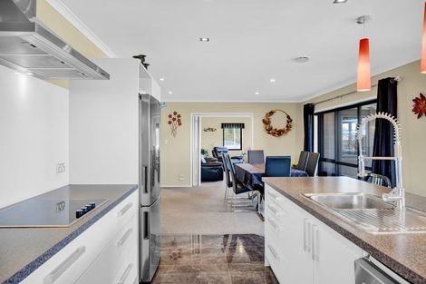 Photo of property in 12 Nikau Place, Hawera, 4610