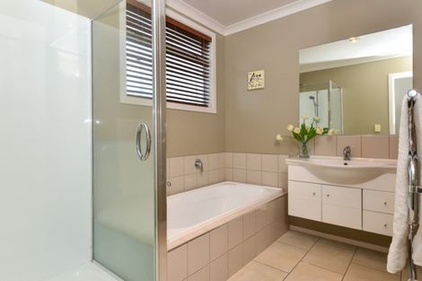 Photo of property in 5 Oldfield Court, Huntington, Hamilton, 3210