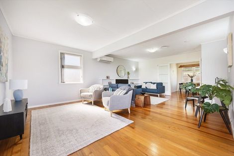 Photo of property in 61 Salford Street, Newlands, Wellington, 6037