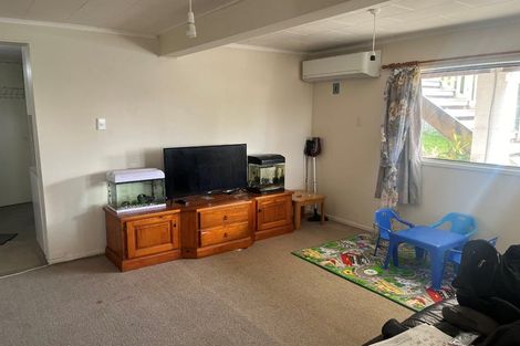 Photo of property in 2/130 Rangatira Road, Beach Haven, Auckland, 0626