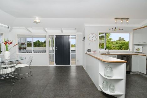 Photo of property in 59 Moontide Road, Kumeu, 0892