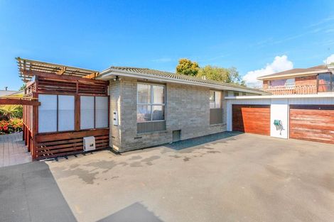 Photo of property in 2/38 Akoranga Drive, Northcote, Auckland, 0627