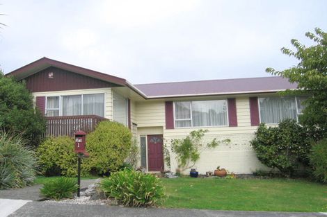 Photo of property in 1 Zande Terrace, Tawa, Wellington, 5028