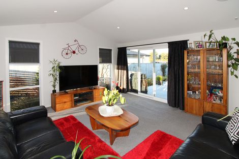 Photo of property in 28 Feist Street, Carterton, 5713