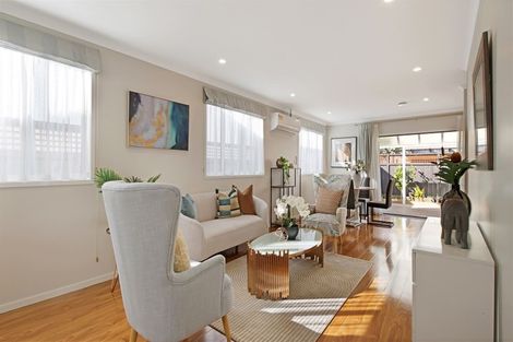 Photo of property in 37 Vinograd Drive, Te Atatu Peninsula, Auckland, 0610