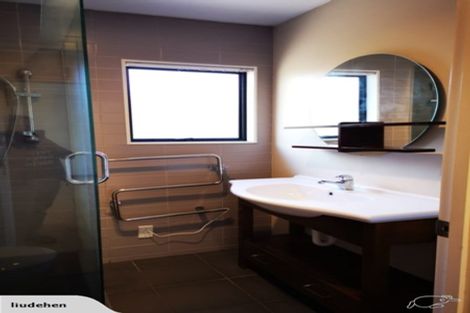 Photo of property in 48a Whiting Grove, West Harbour, Auckland, 0618