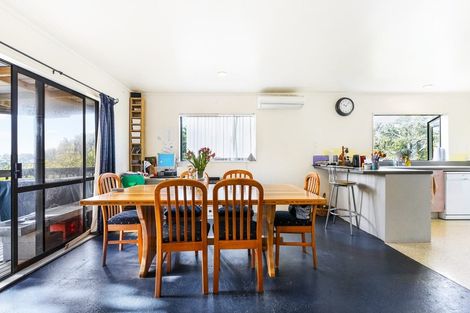 Photo of property in 72 Waiora Road, Stanmore Bay, Whangaparaoa, 0932
