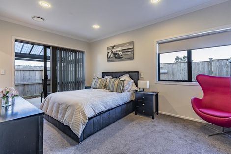 Photo of property in 15 Van Rixel Drive, Kumeu, 0810