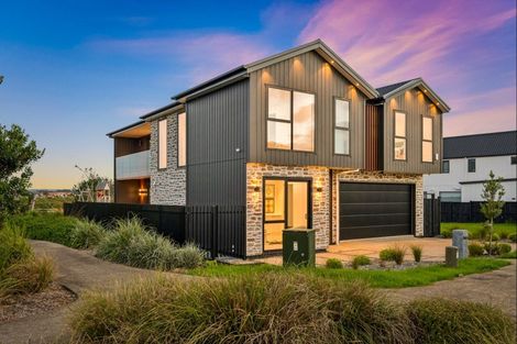 Photo of property in 32 Catalina Avenue, Rosehill, Papakura, 2113