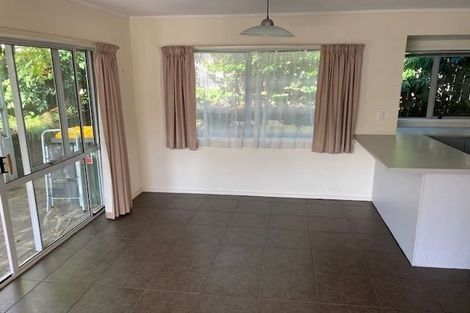 Photo of property in 2/9 Channing Crescent, Botany Downs, Auckland, 2010