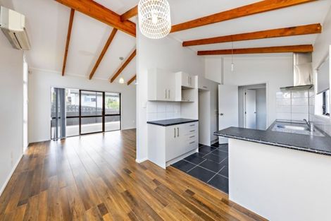 Photo of property in 71 Etherton Drive, Weymouth, Auckland, 2103