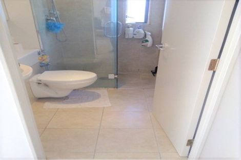 Photo of property in 8g Arotau Place, Grafton, Auckland, 1023